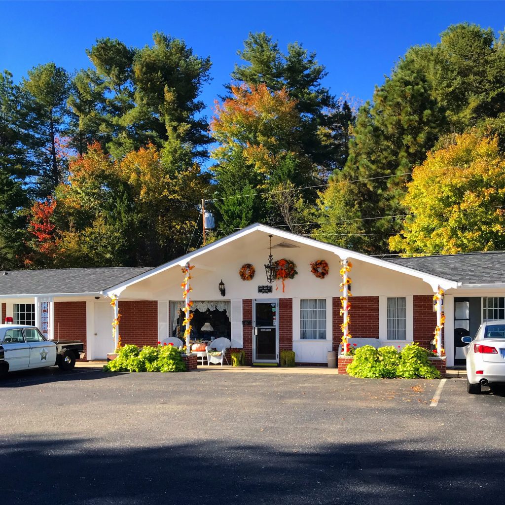 autumn motel front